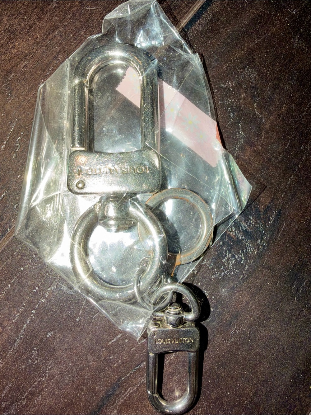 Louis Vuitton Ancre Mousqueton XL Keyring (Model M65053)